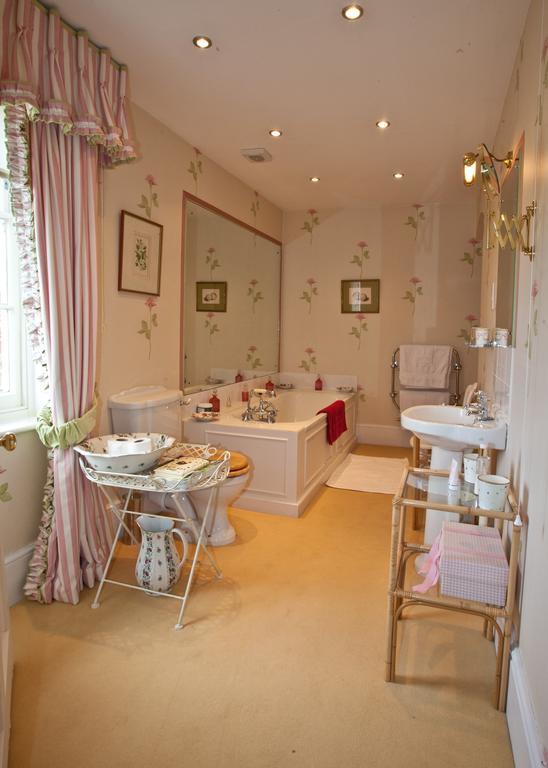 Brunton Farmhouse Hotel Collingbourne Kingston Eksteriør billede
